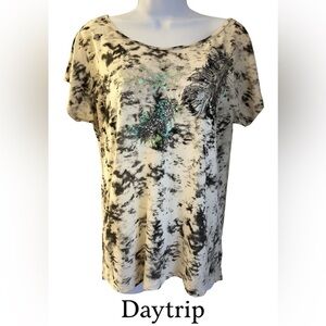 DAYTRIP TIE DYE FEATHER SEQUINS TOP
